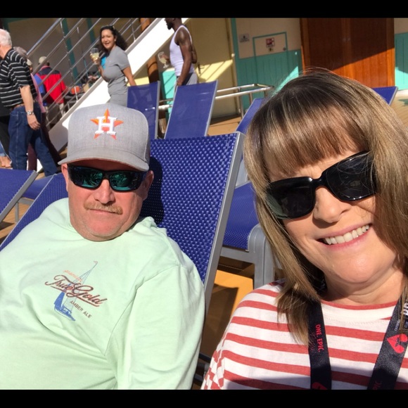 Meet your Posher, Stacy - Picture 2 of 2